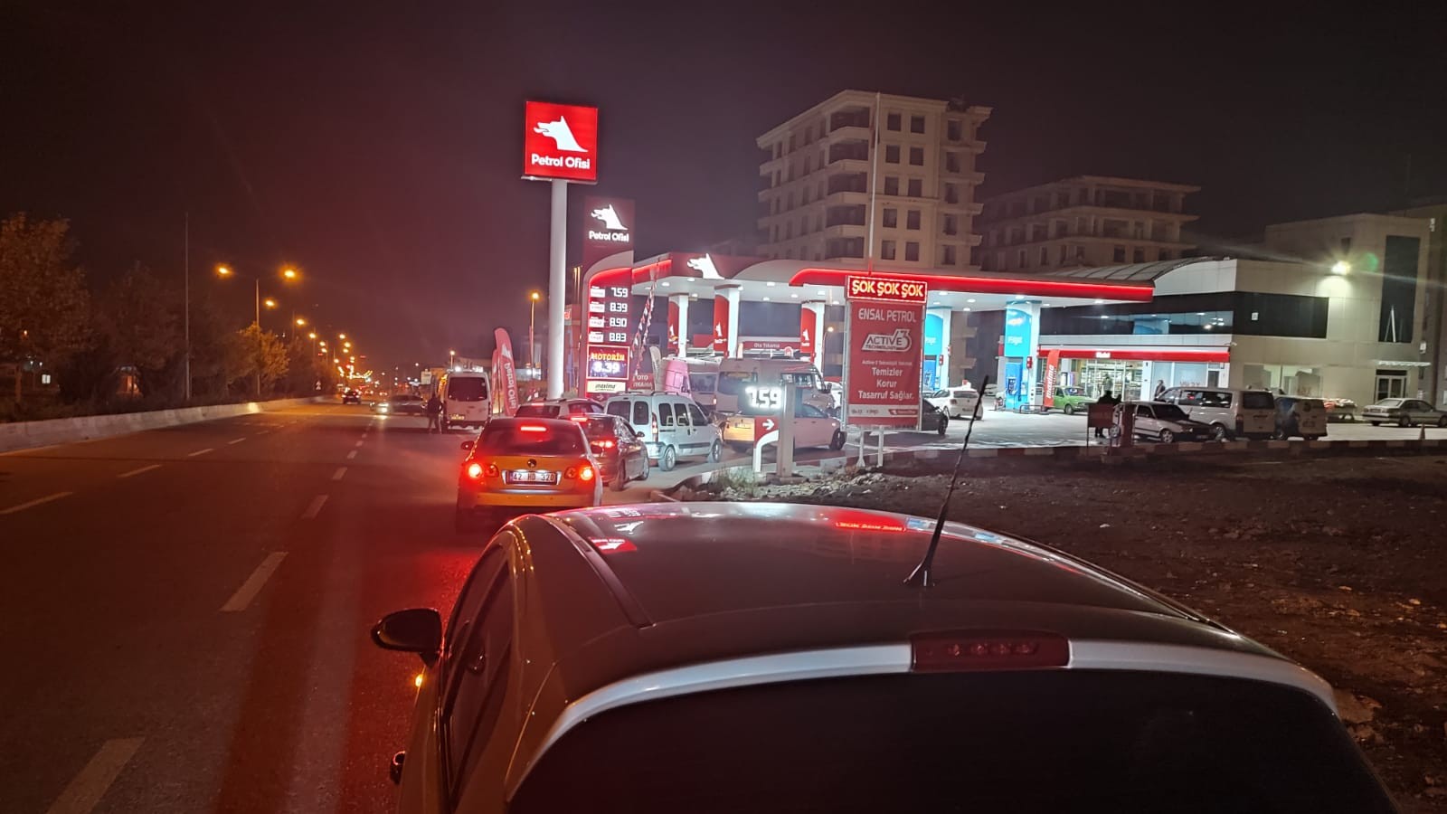 Şanlıurfa'da akaryakıt istasyonları satışı durdurdu!