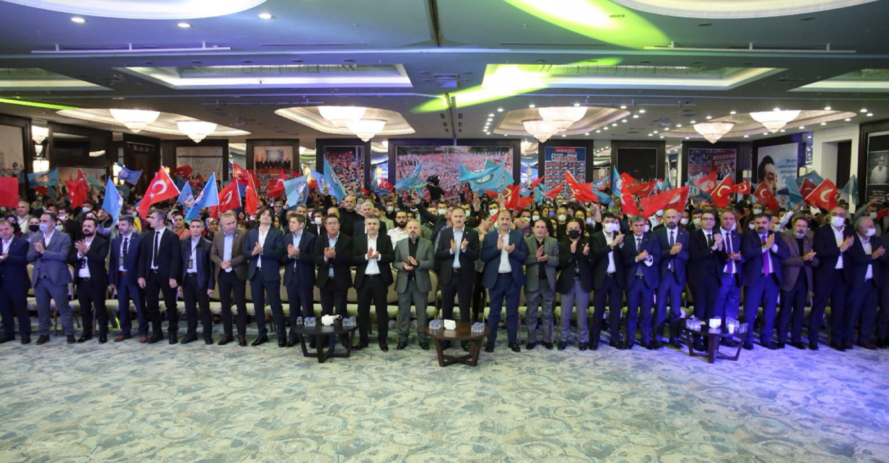 Ülke genelinde sendika üyeleri iş bırakıyor