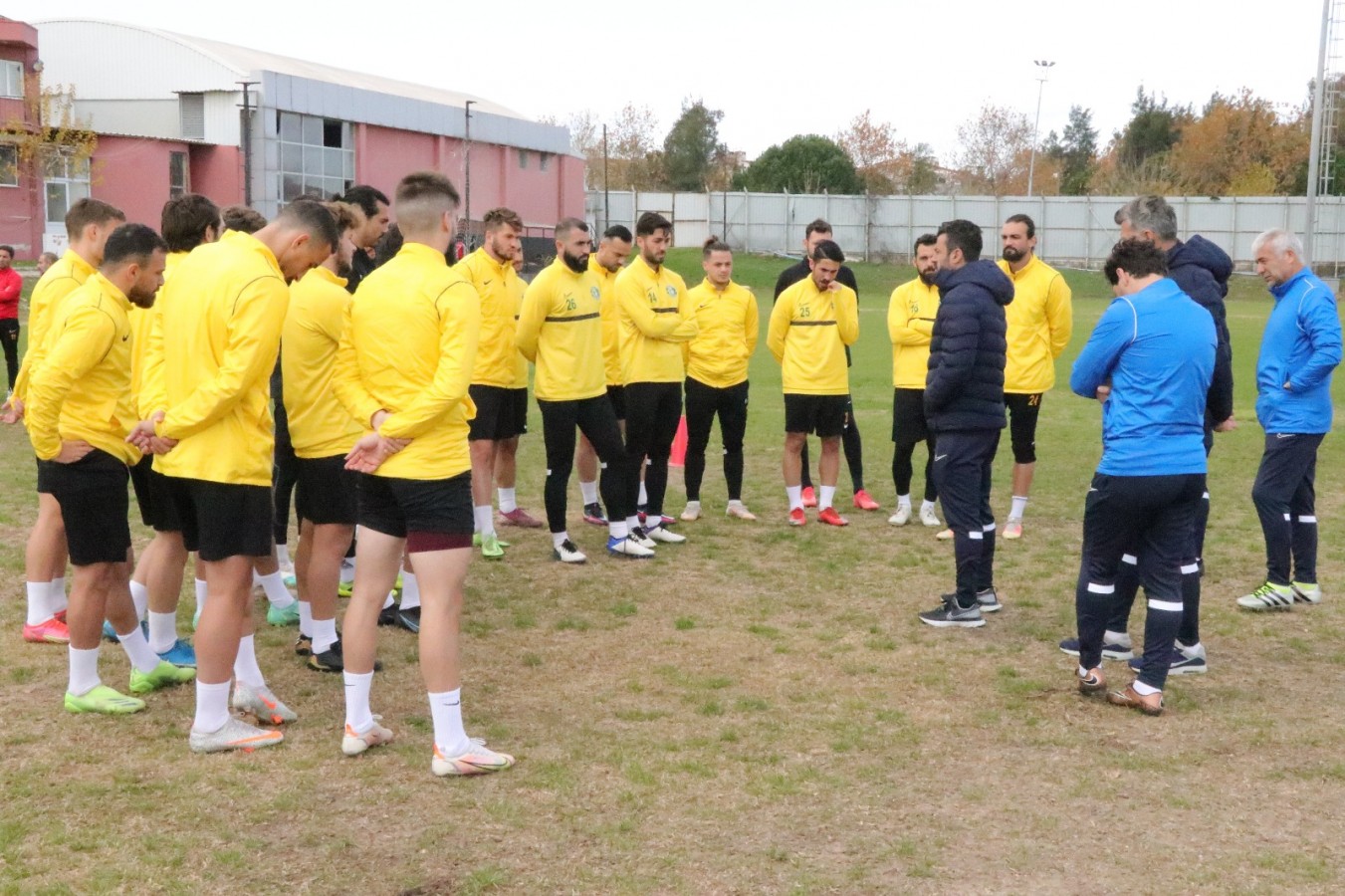 Şanlıurfaspor'da 3 futbolcu kadro dışı bırakıldı