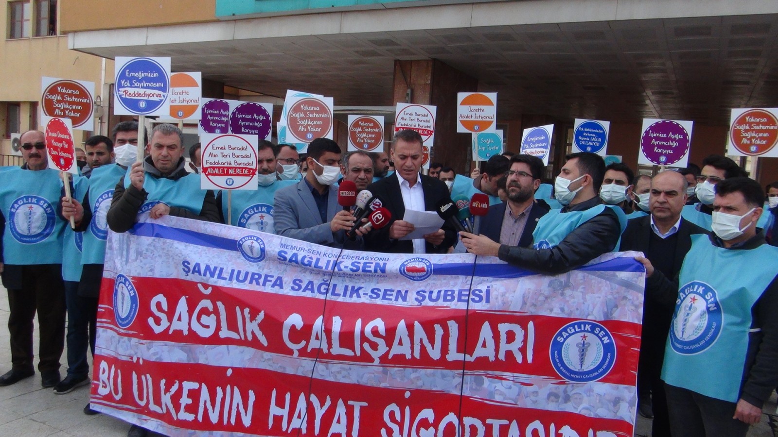 Sağlık çalışanları: "Kapsamlı ve adil bir zam istiyoruz”