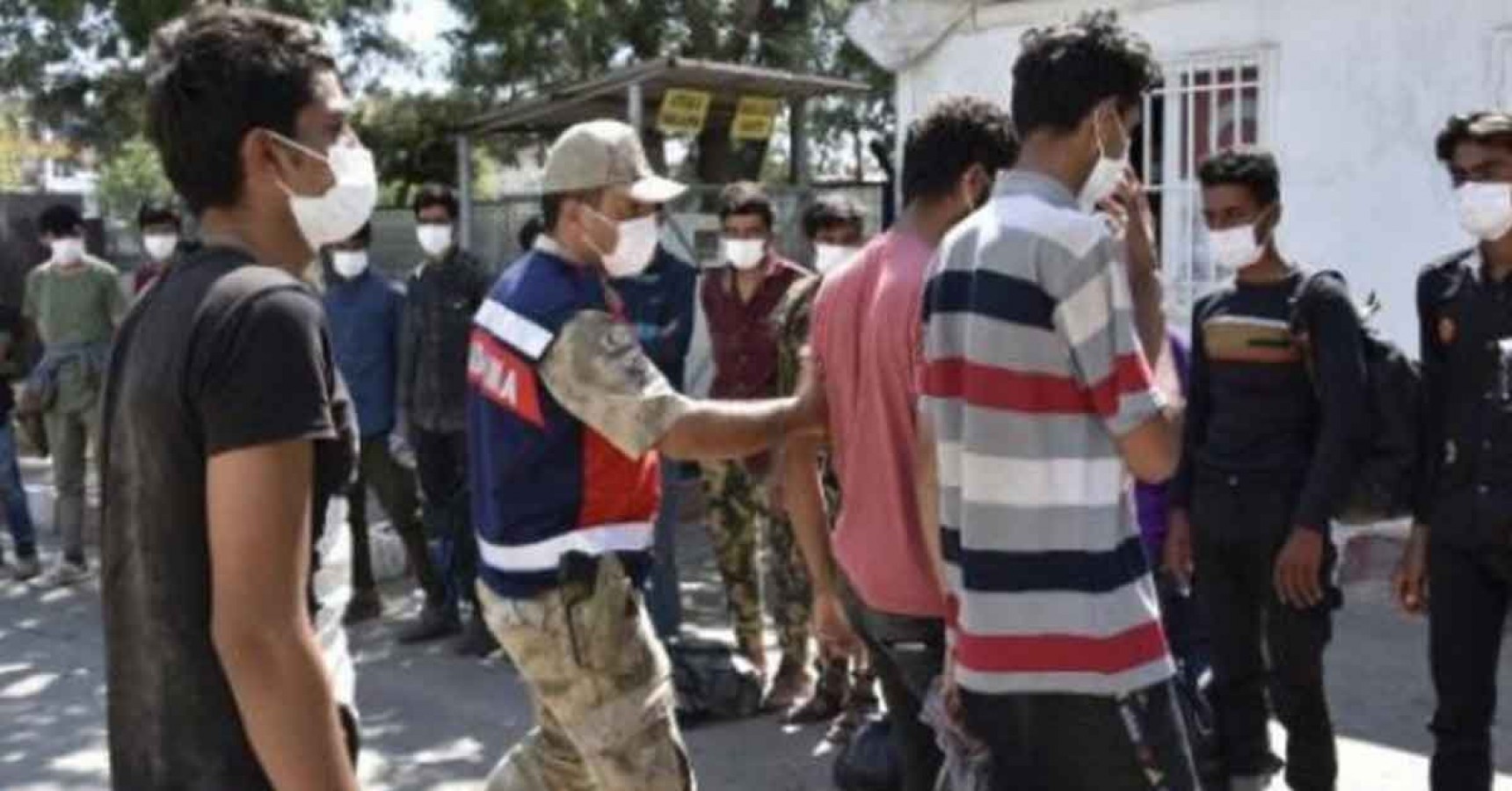 Urfa'da Afganistan ve Pakistan uyruklu 104 göçmen yakalandı