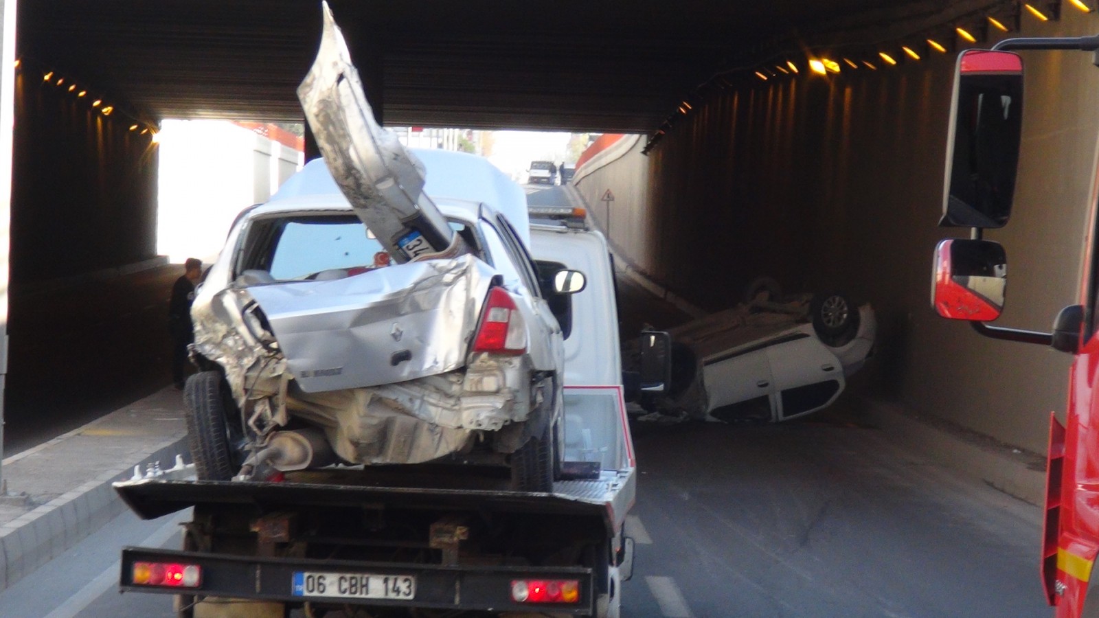 Şanlıurfa'da otomobil takla attı, metrelerce sürüklendi: 3 yaralı
