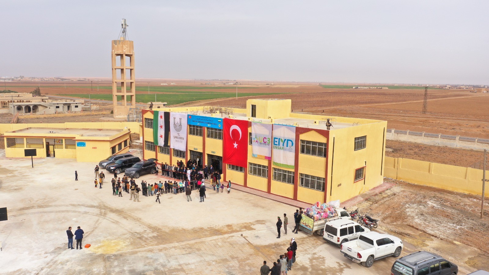 Hamam Türkmen çocukları yenilenen okulla sevindi