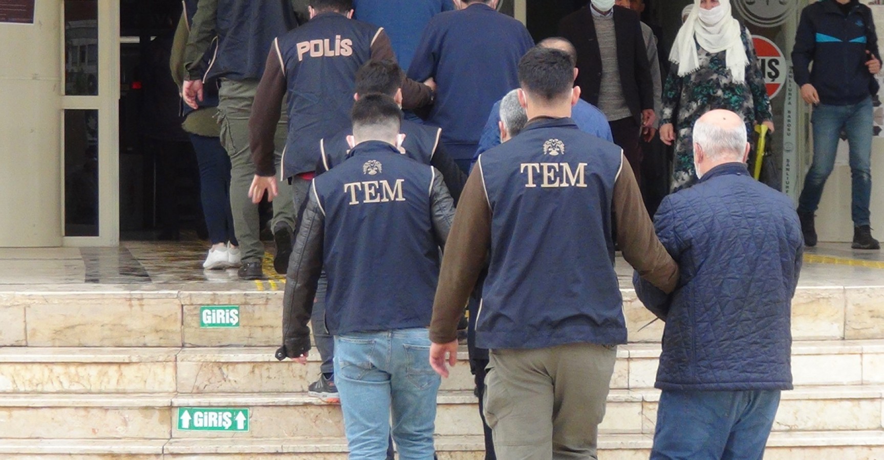 Urfa’da terörle mücadele operasyonu: 2 gözaltı