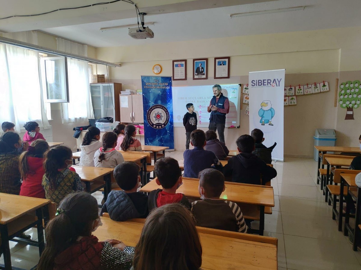 Öğrencilere “güvenli teknoloji” semineri
