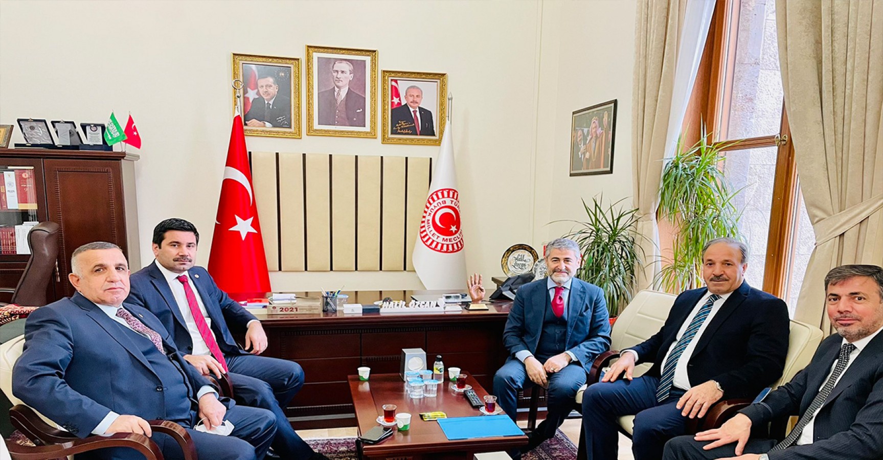 Urfalı heyet Bakan Nebati’yi ziyaret etti