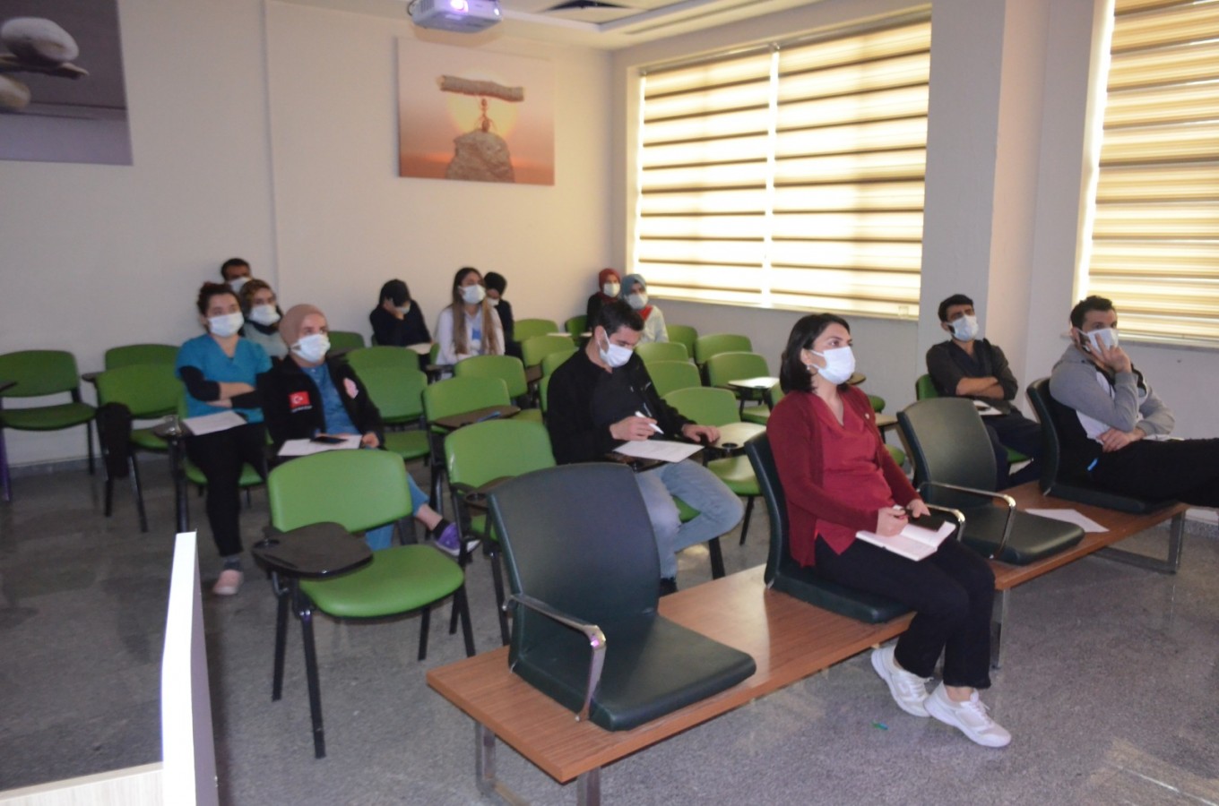 Akçakale’de sağlık personeline çocuk istismarı eğitimi