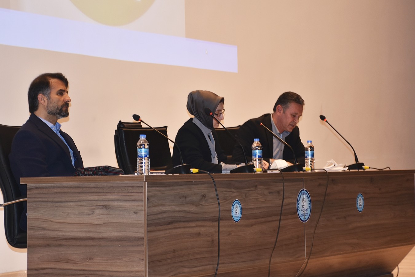 HRÜ’de “akademi tartışıyor” programı