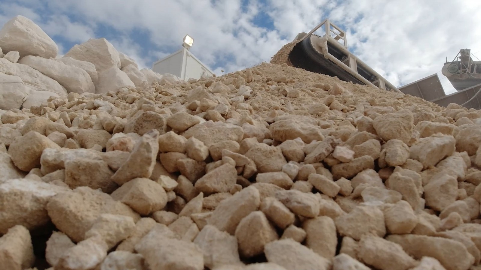 Harran’da hem dolgu hem de parke çalışması