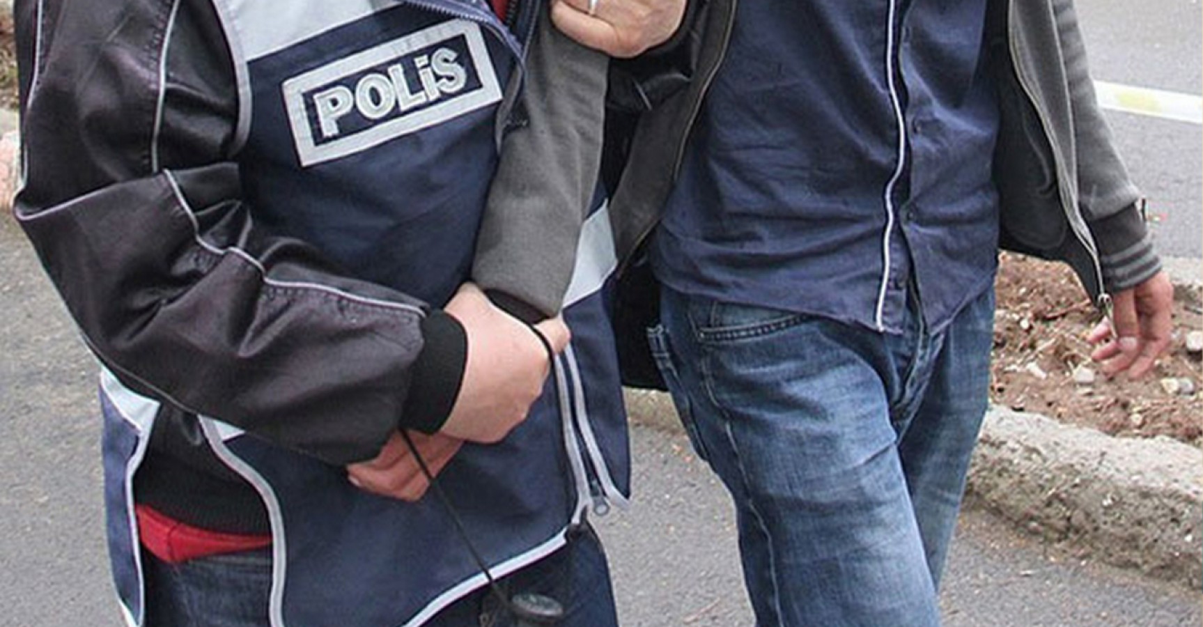 Hırsızlık zanlıları polisten kaçamadı