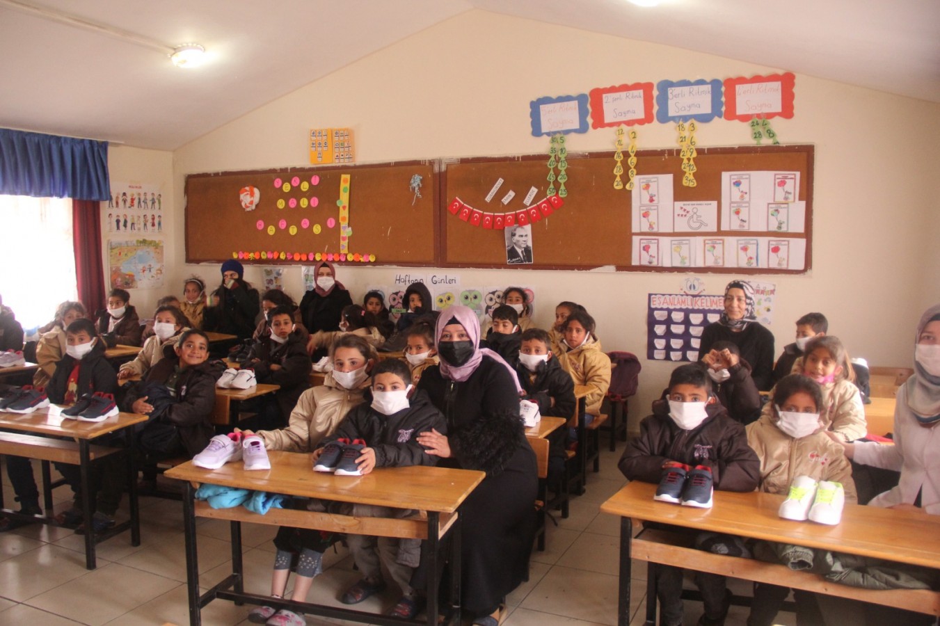 Eyyübiye Belediyesi’nden öğrencilere kışlık yardım