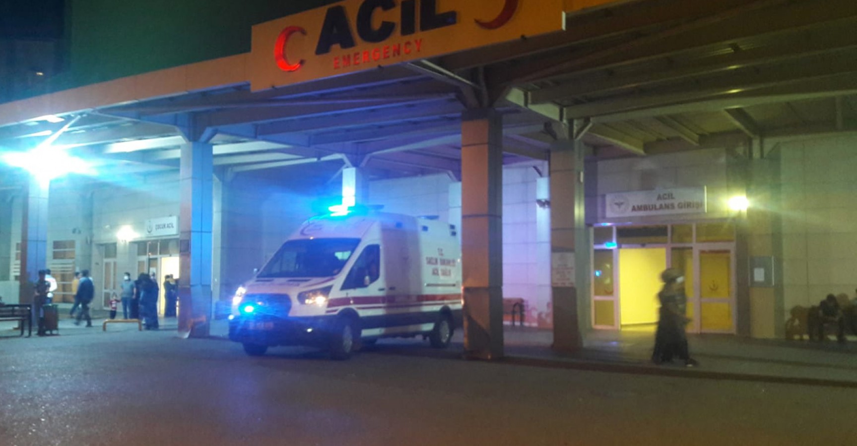 Şanlıurfa'da tır otomobile çarptı: 4 yaralı