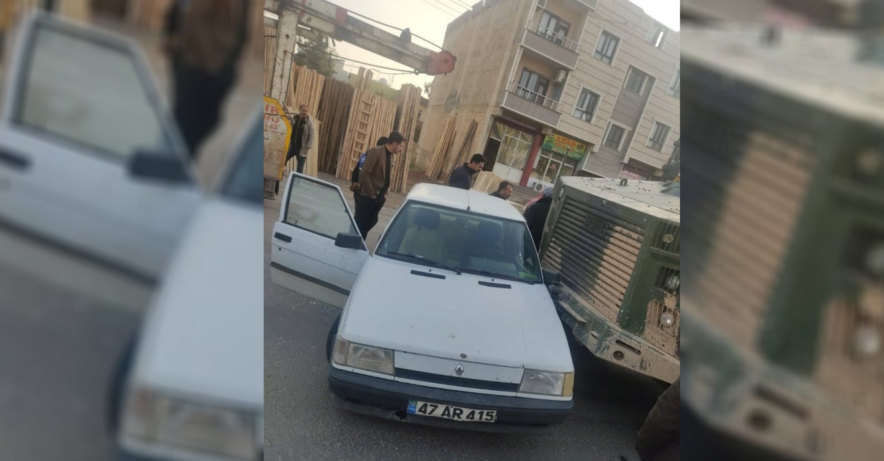 Urfa'da askeri araç ile otomobil çarpıştı!