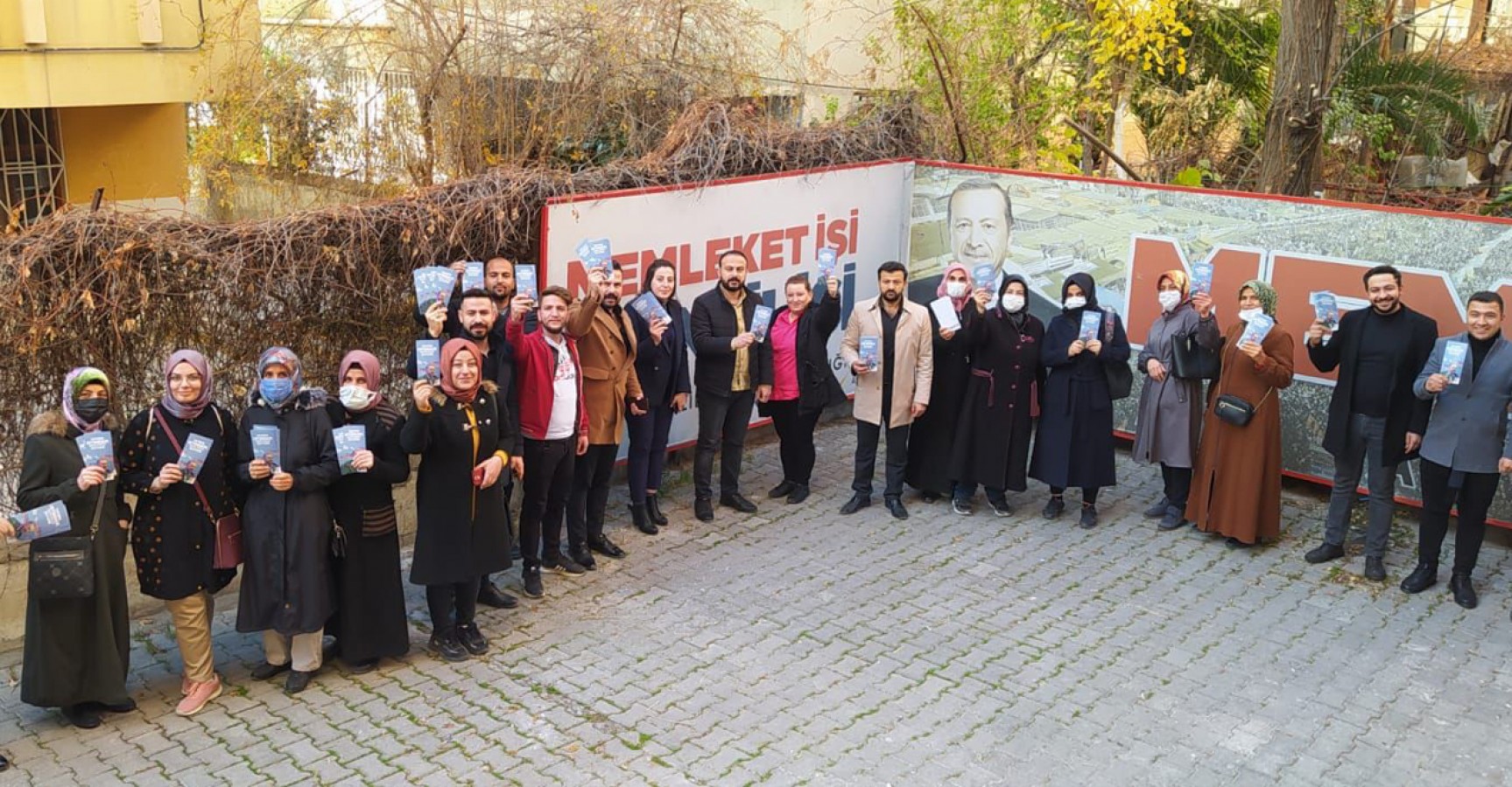 AK Parti kadroları Urfa'da kapı kapı dolaştı