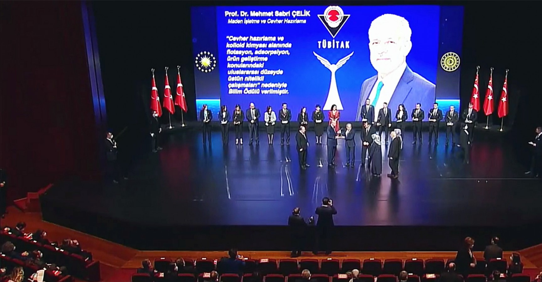 Ödülünü Cumhurbaşkanı Erdoğan'dan aldı