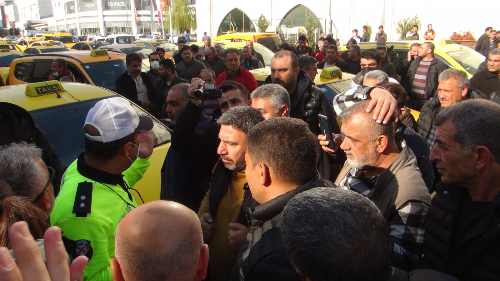 Şanlıurfa'da taksiciler sorunlarına çözüm bekliyor