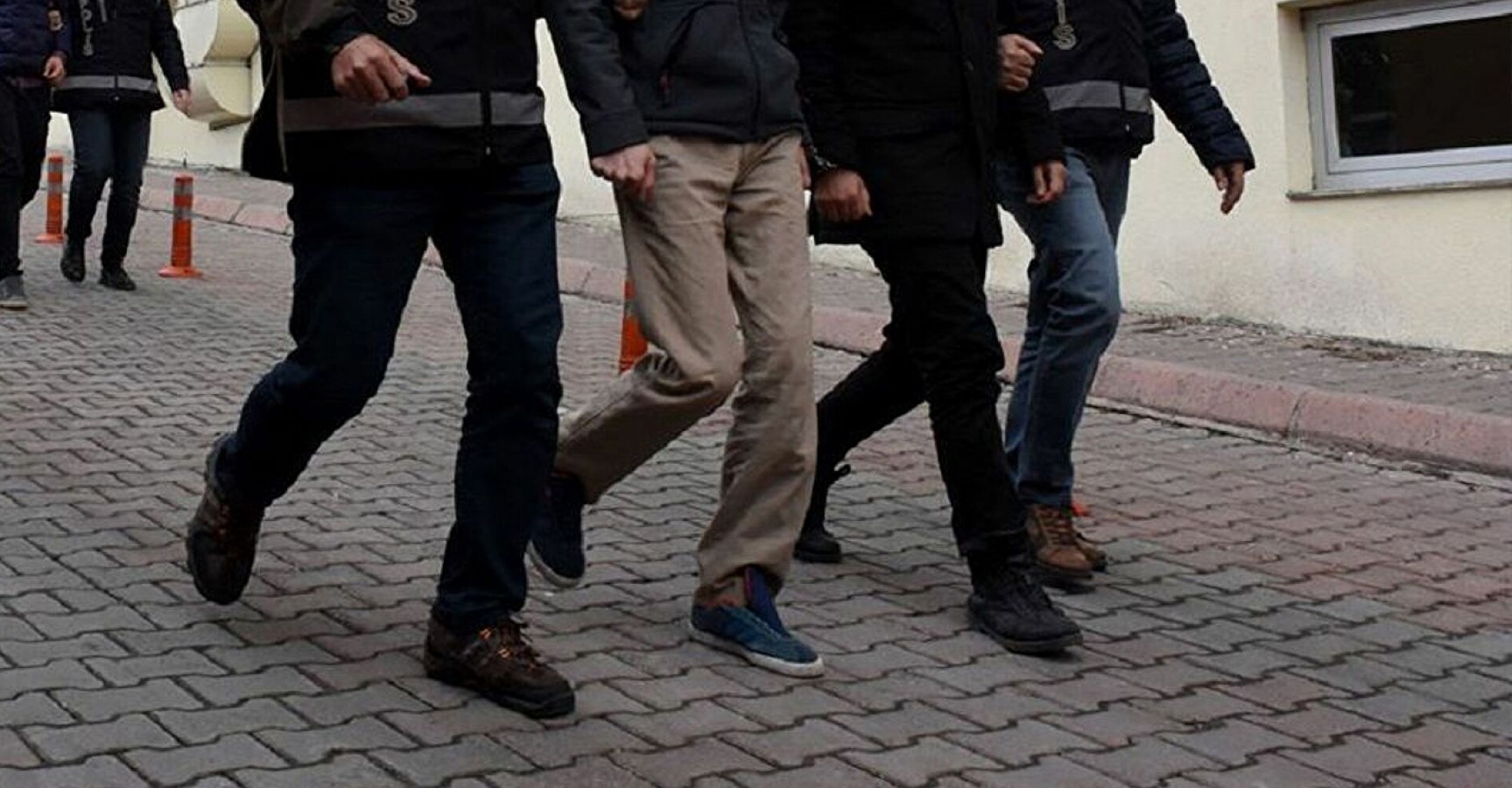 Urfa'da DEAŞ'a operasyon: 3 gözaltı