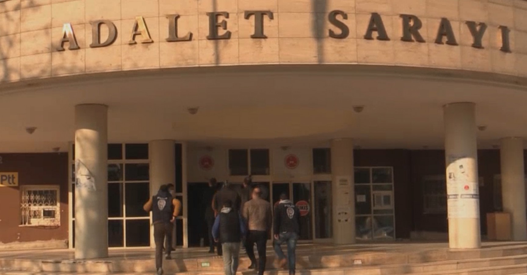 Hırsızlık zanlıları adliyeye sevk edildi