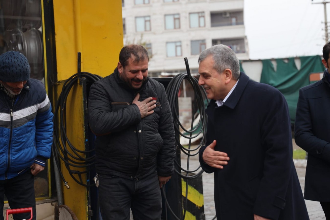 Beyazgül, yeni yılın ilk gününde esnafla buluştu