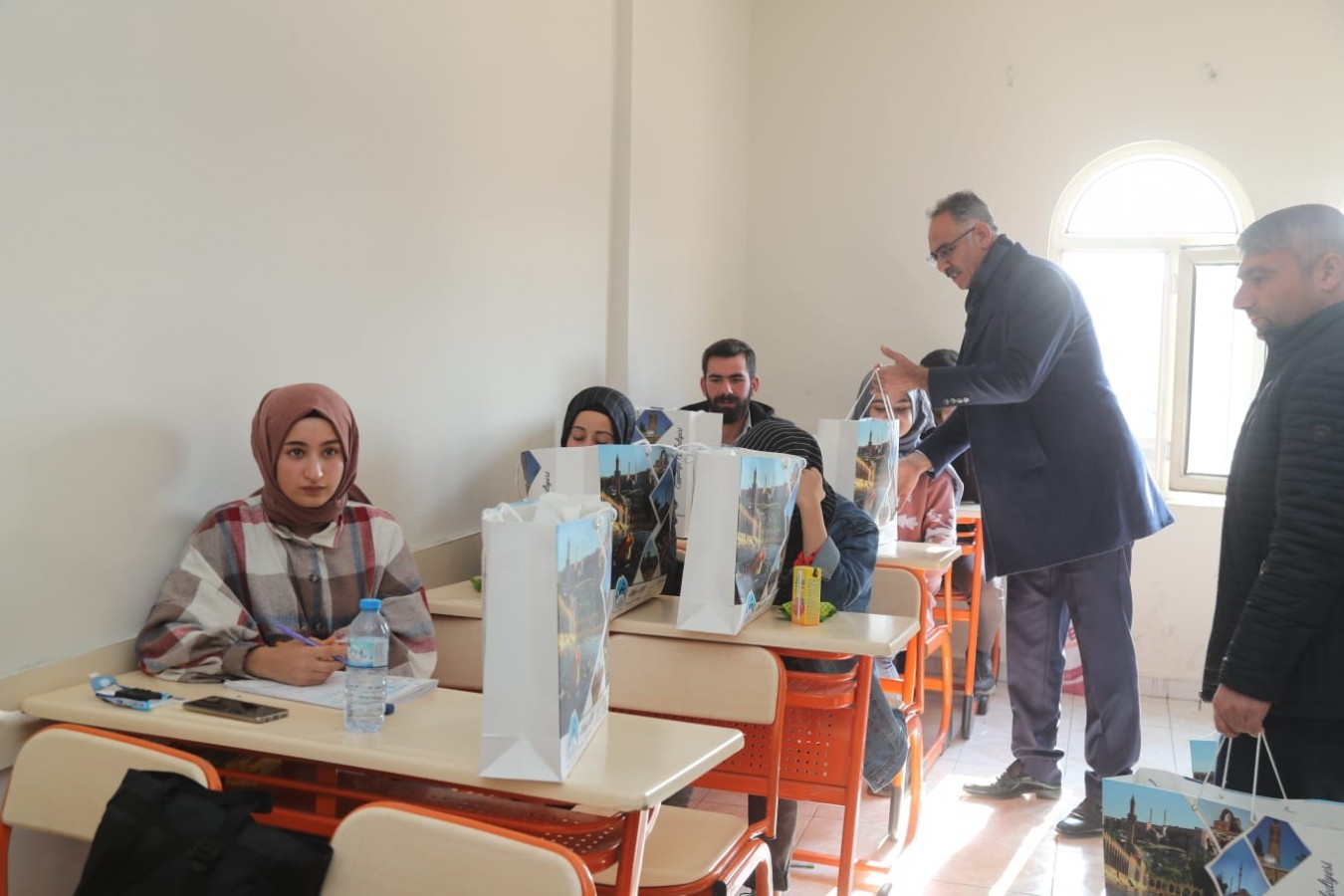 Eyyübiye’de sınava hazırlanan gençlere destek