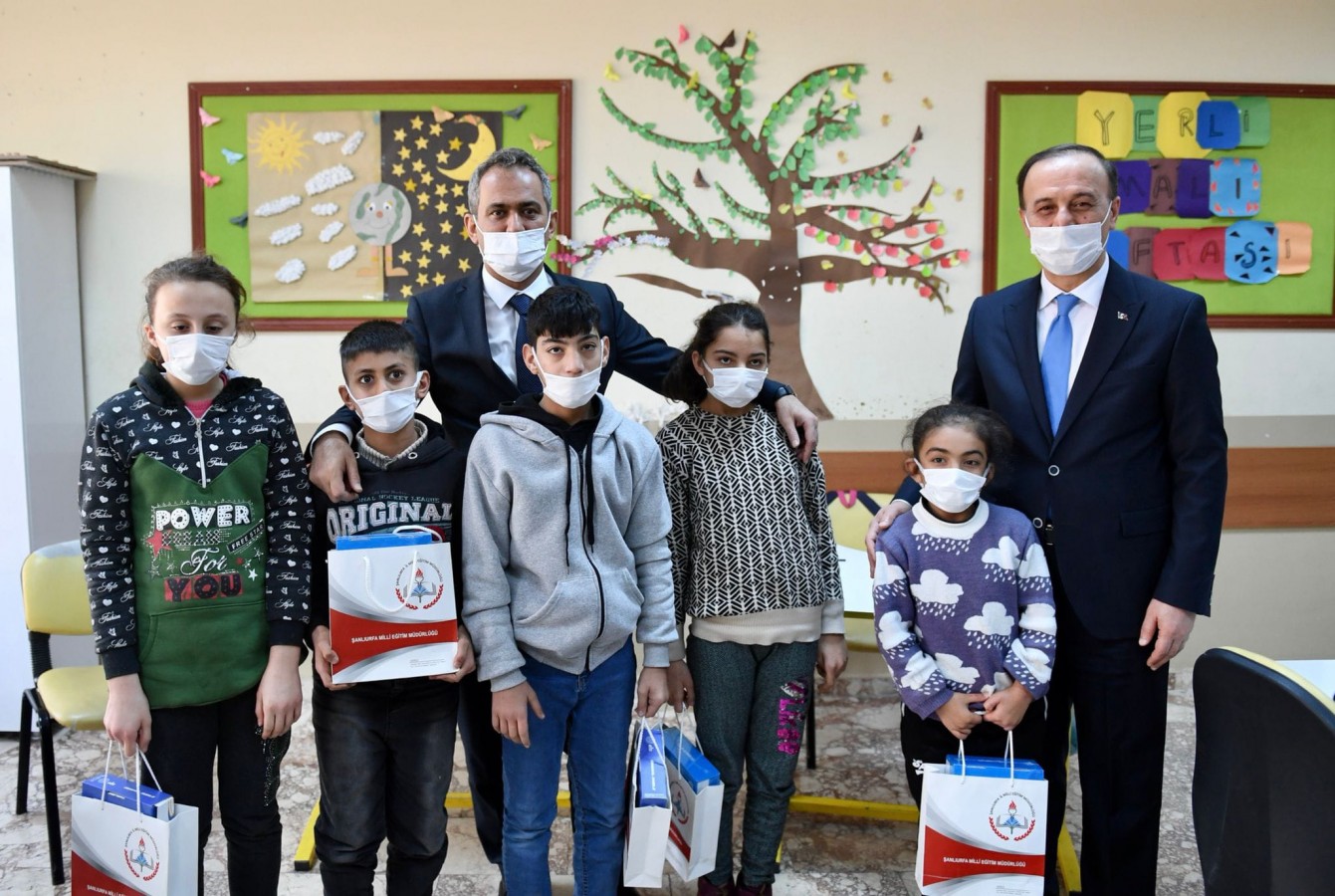 Bakan Özer, Urfa’da öğrencilerle buluştu