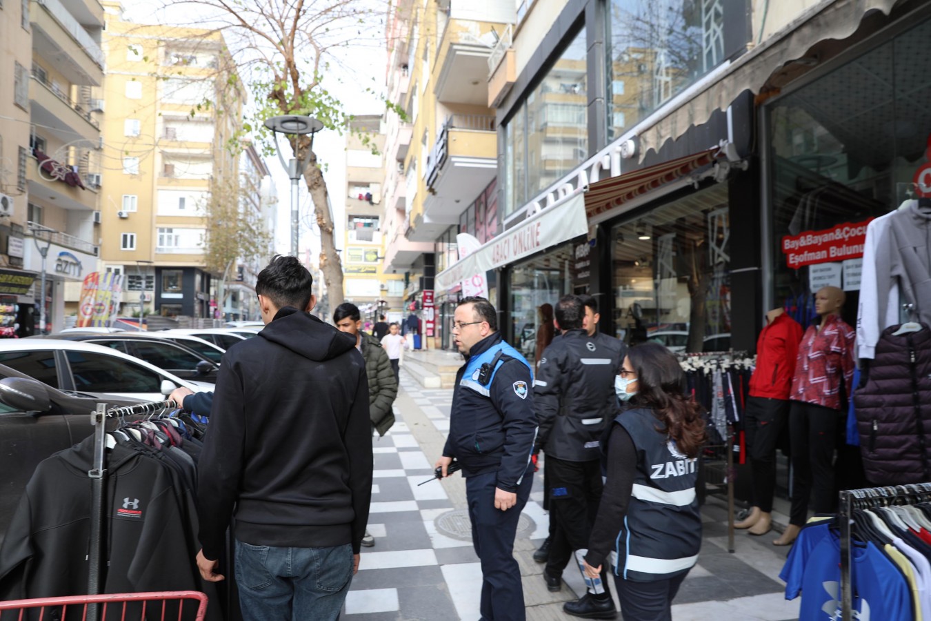 Haliliye’de kaldırım işgallerine karşı zabıta denetimi