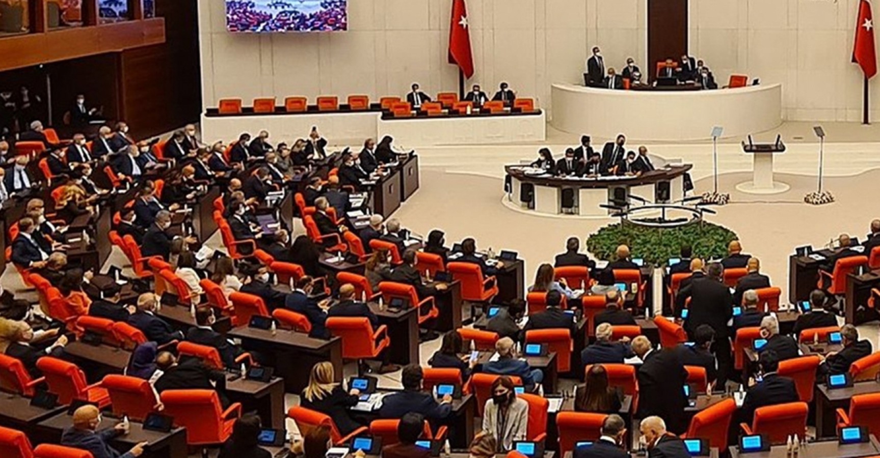 Memur ve emekliye ek zammı da içeren kanun teklifi kabul edildi