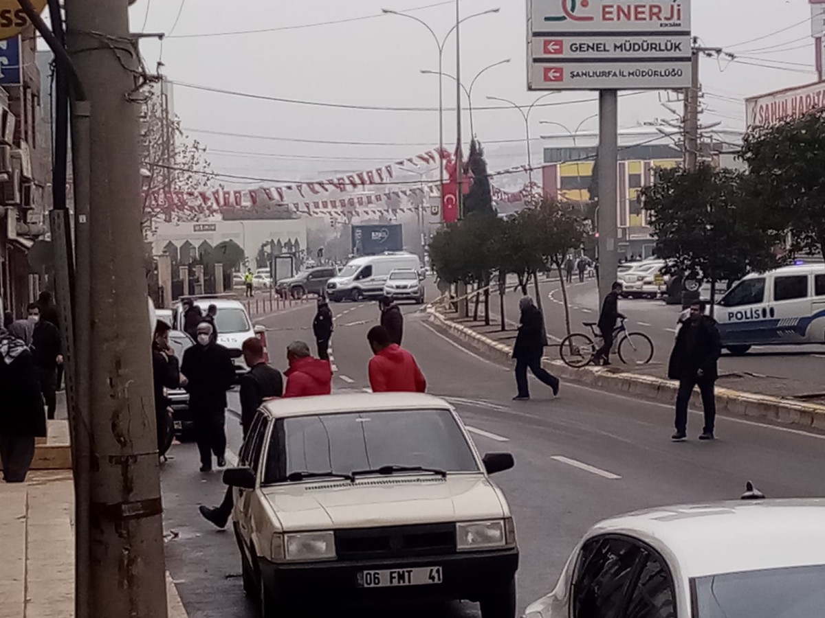 Valilik önünde şüpheli çanta alarmı