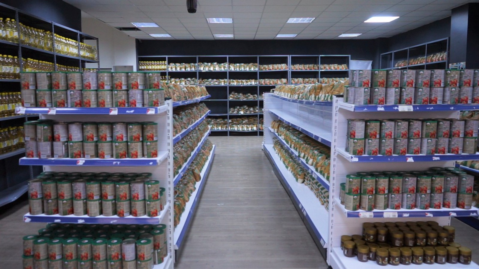 Karaköprü'de sosyal market ile yüzler gülüyor