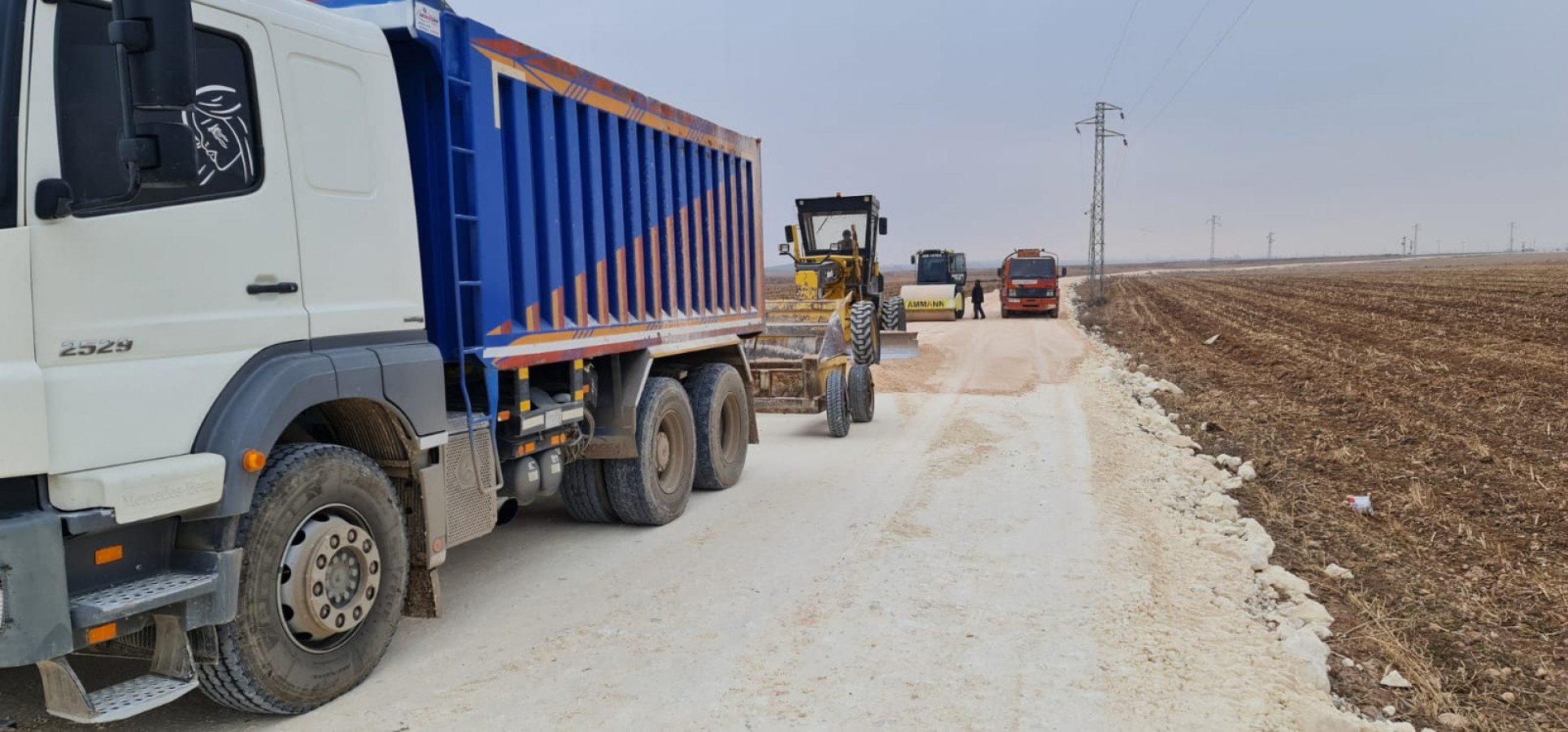 Akçakale’de stabilize yol çalışması