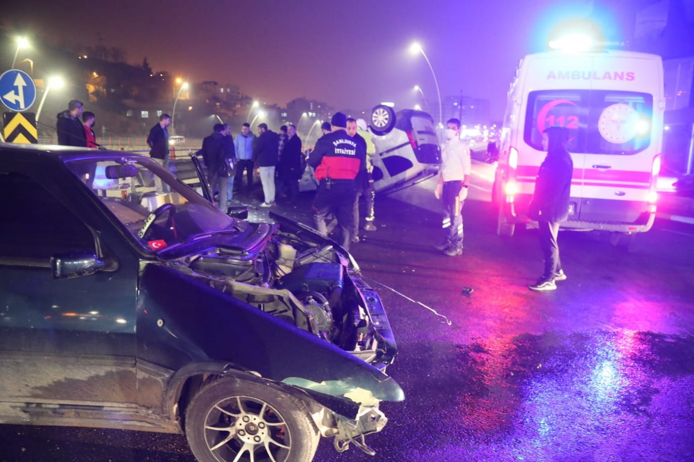 Şanlıurfa'da kavşakta iki araç çarpıştı!