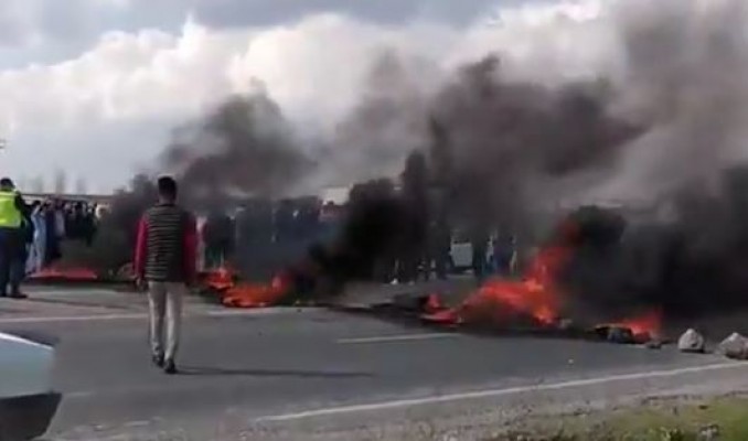 Şanlıurfa'da çiftçiler yolu trafiğe kapattı