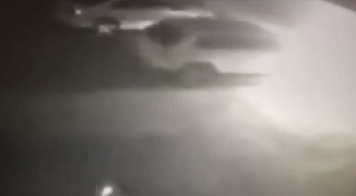 Şanlıurfa'da park halindeki otomobili ateşe verdiler