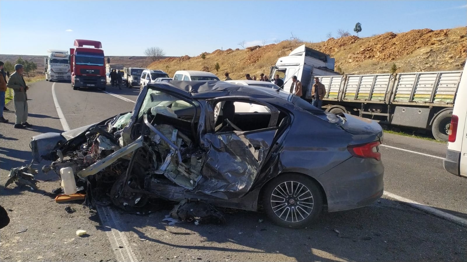 Şanlıurfa'da tır ile otomobil çarpıştı: 3 yaralı