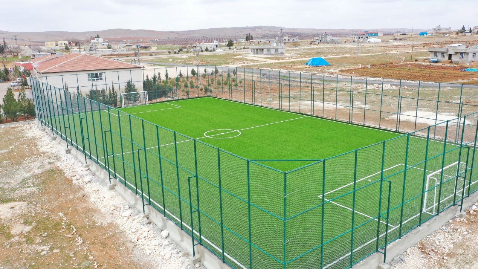 Karaköprü kırsalına spor yatırımı