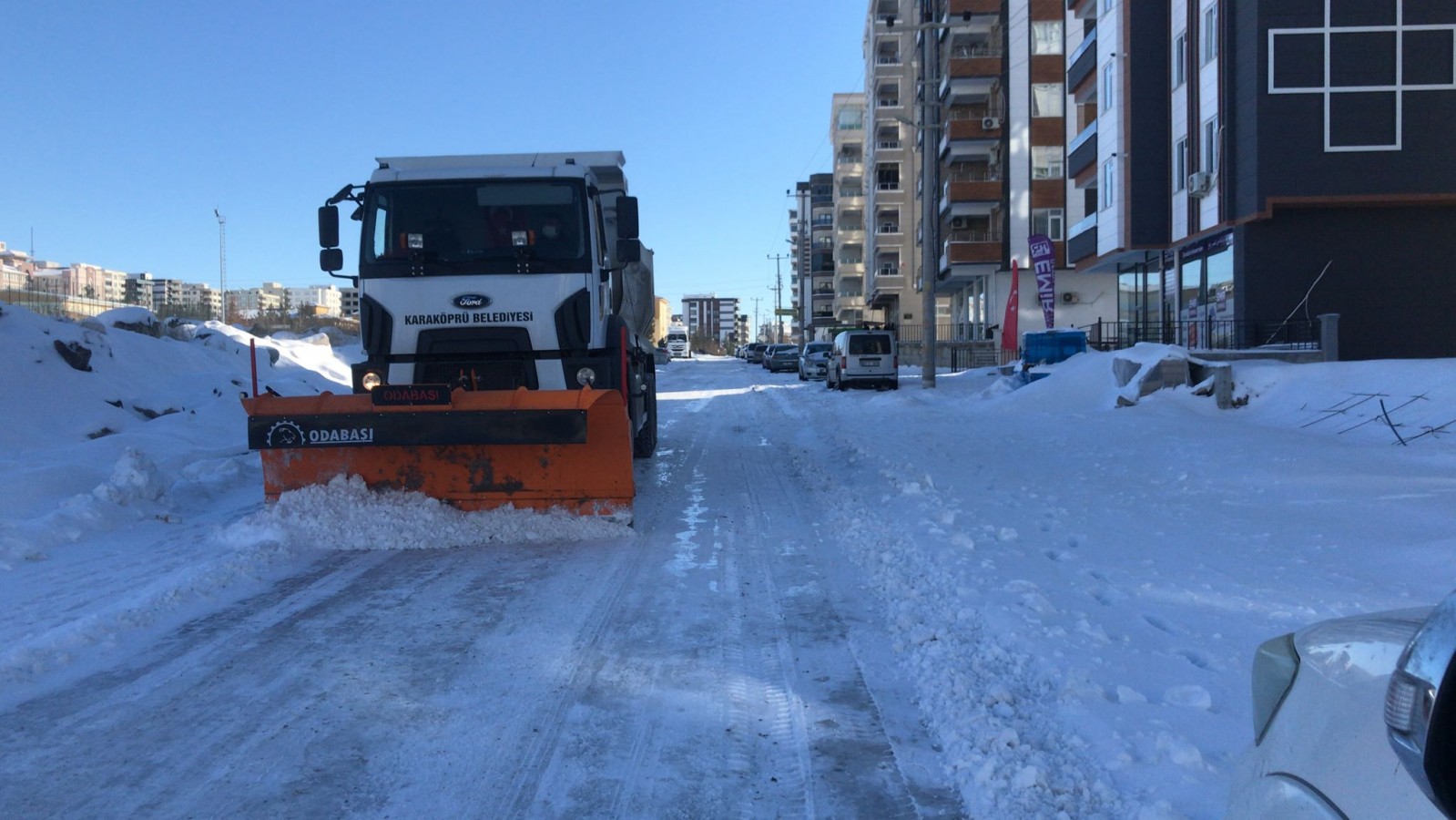 Karaköprü’de 45 araçla kar temizleme çalışması