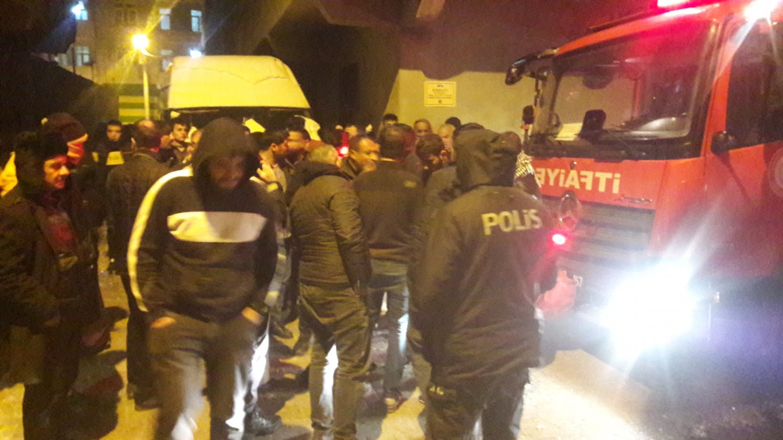 Şanlıurfa'da ev yangını! Yaralılar var