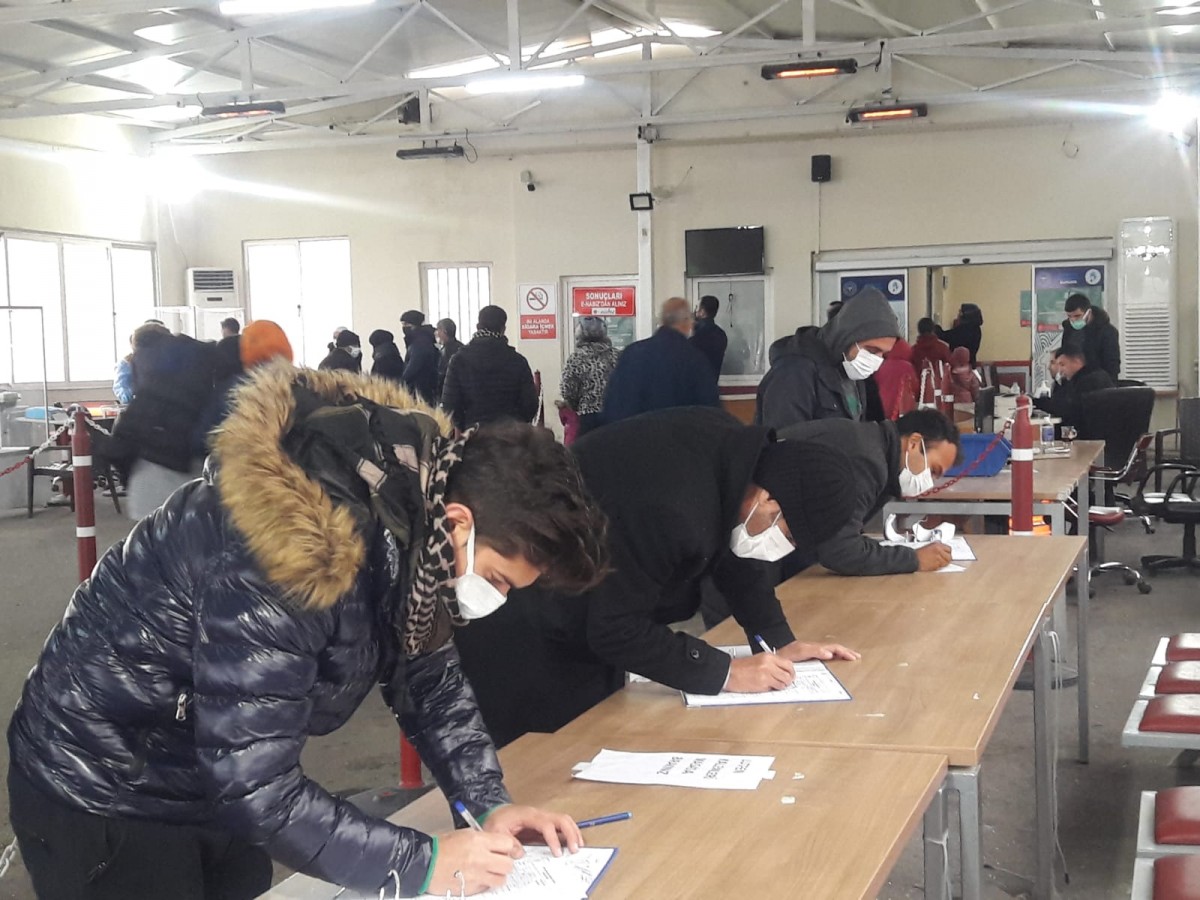 Şanlıurfa’da hastanede PCR testi yoğunluğu