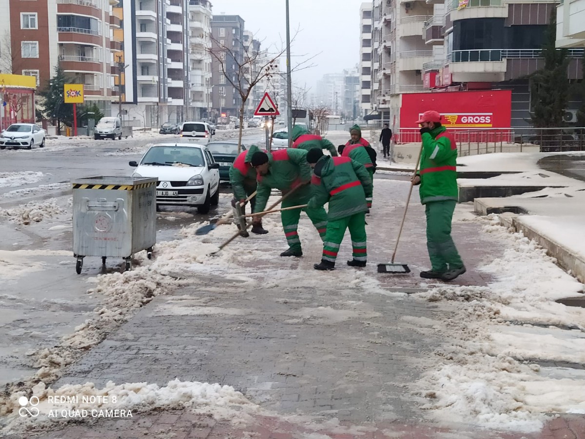 Karaköprü’de kar mesaisi devam ediyor