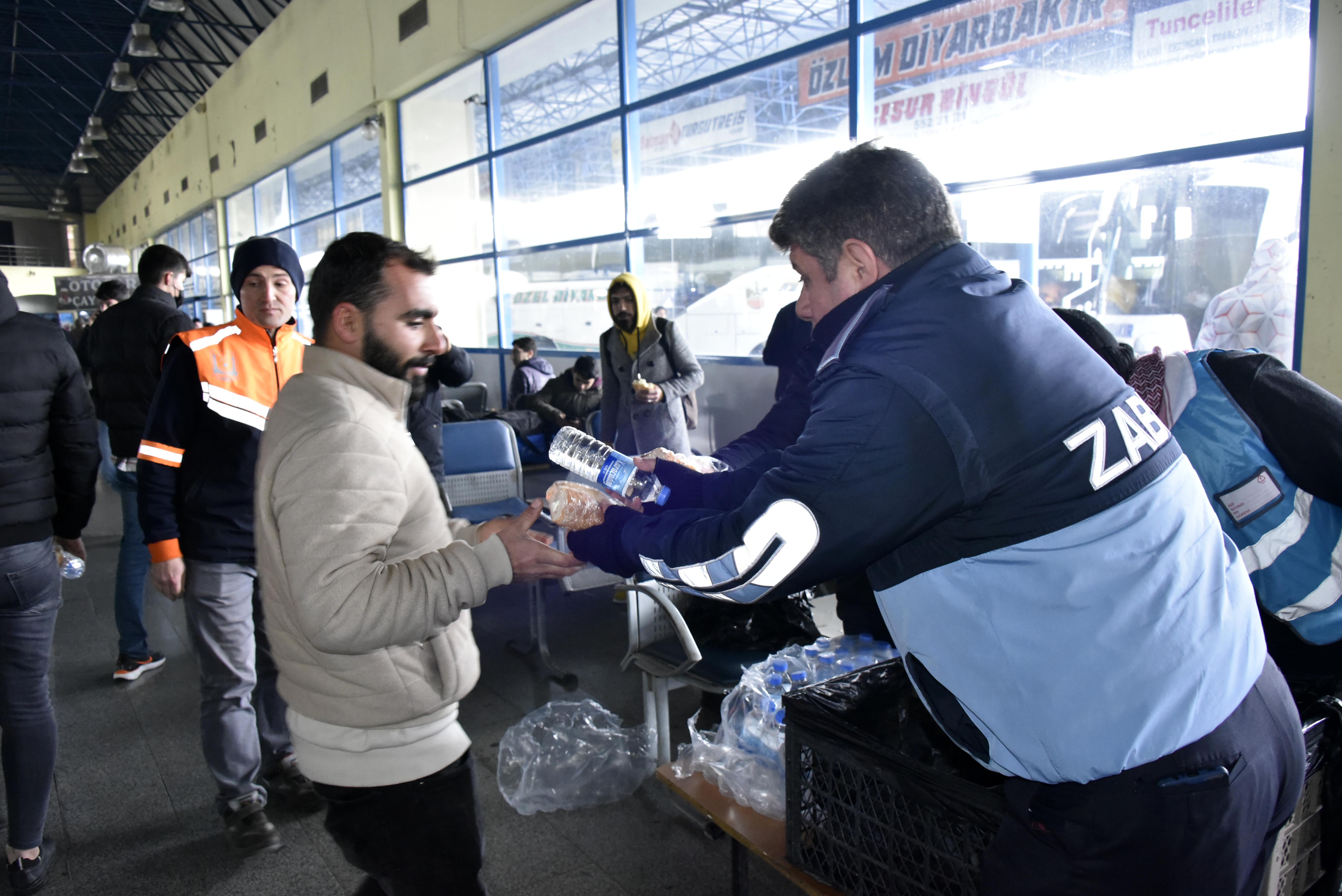 Siverek’te 600 yolcuya kumanya dağıtıldı