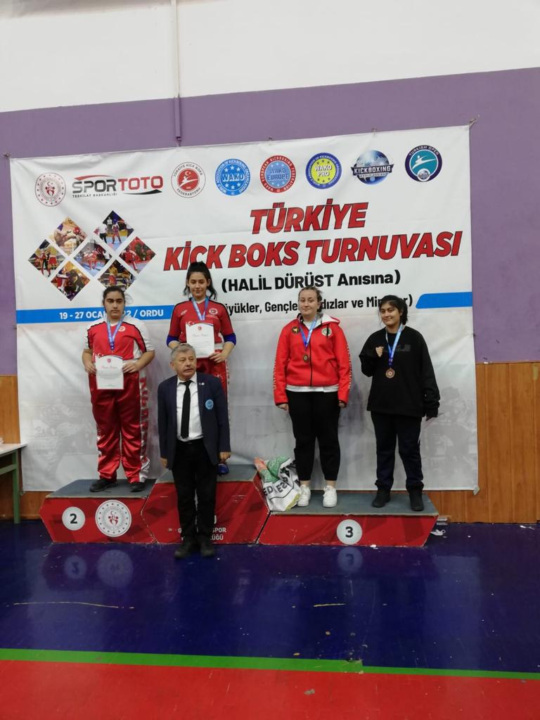 Haliliye Belediyesi’nin sporcularından madalya yağmuru