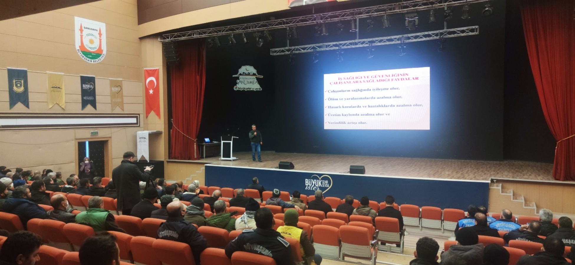 Büyükşehir personelini eğitiyor
