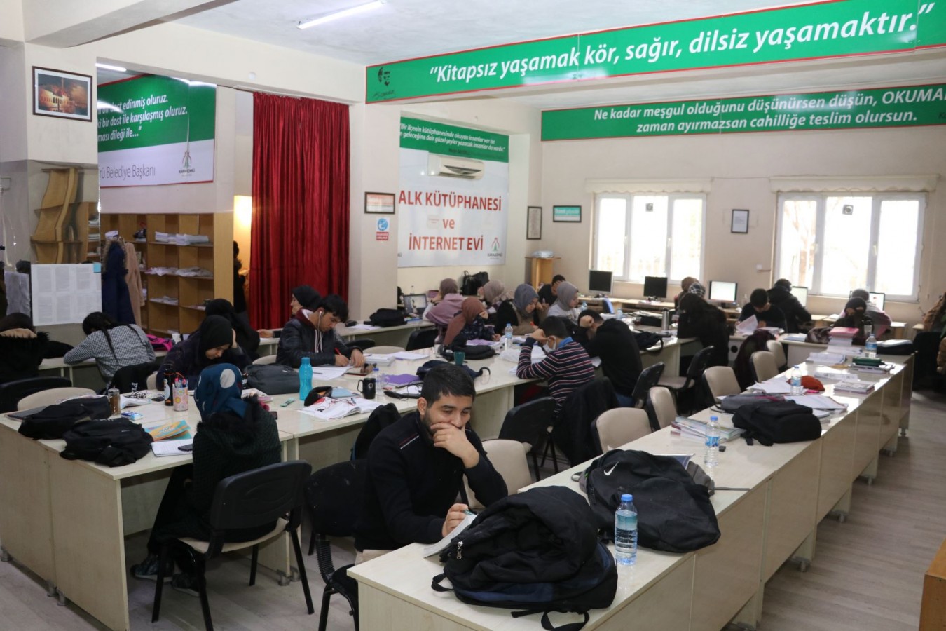 Karaköprü'de okuma salonları öğrencilerin uğrak yeri
