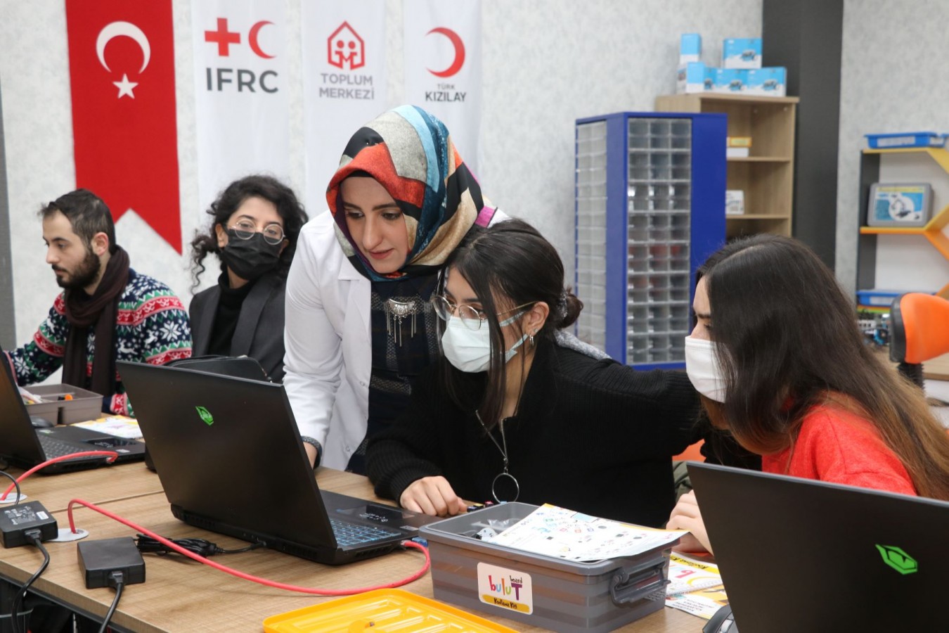 Karaköprü’de gençler robotik kodlama öğreniyor