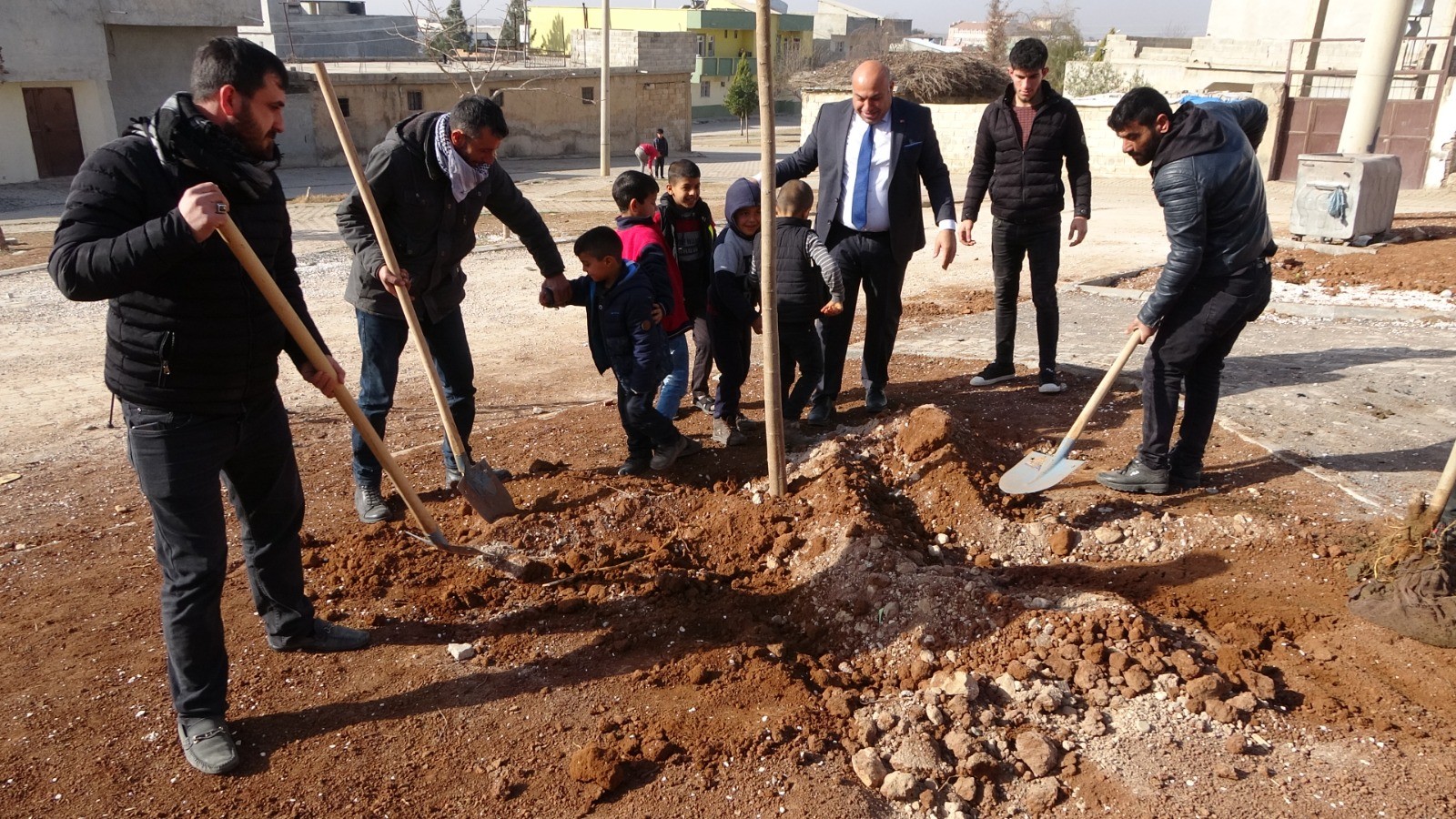 Akçakale’ye yeni parklar kazandırılıyor