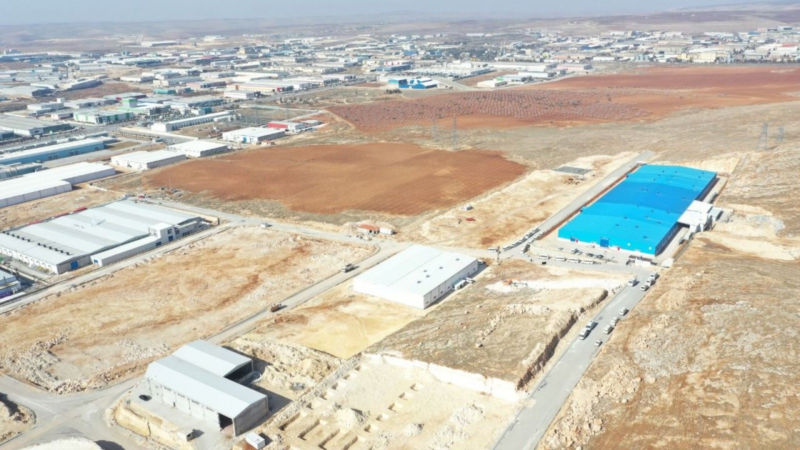 Gençlere istihdam sağlayacak fabrika yükseliyor