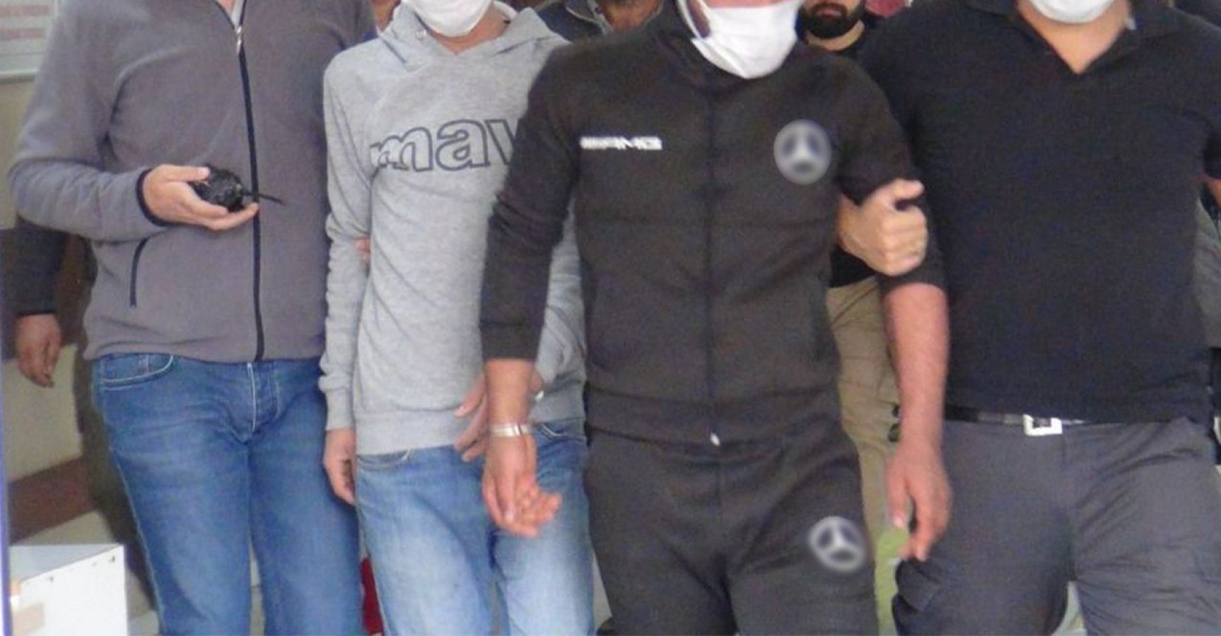 Araması bulunanlar polisten kaçamadı!