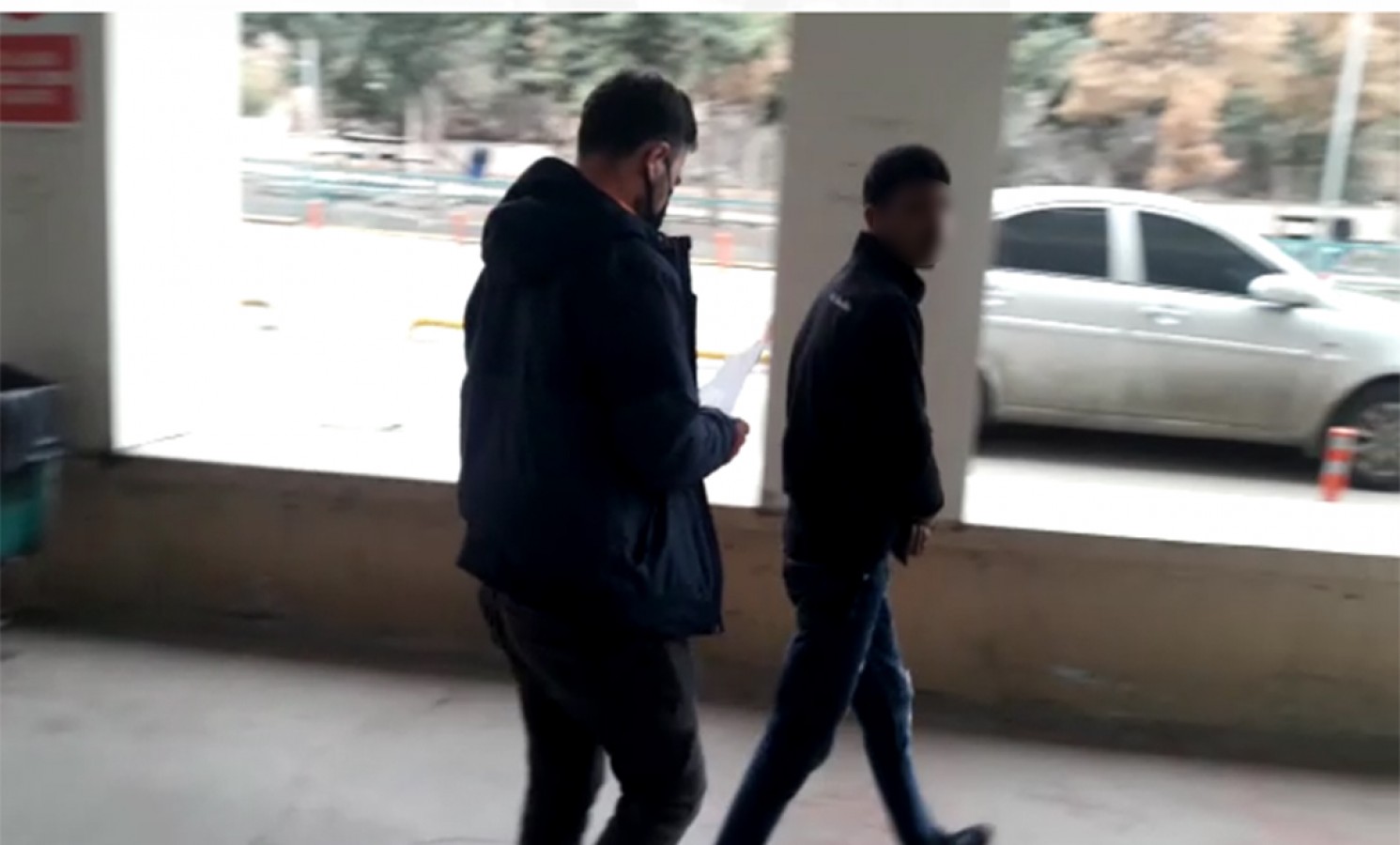 Polisin uygulamasında şüpheli hareketleri ele verdi