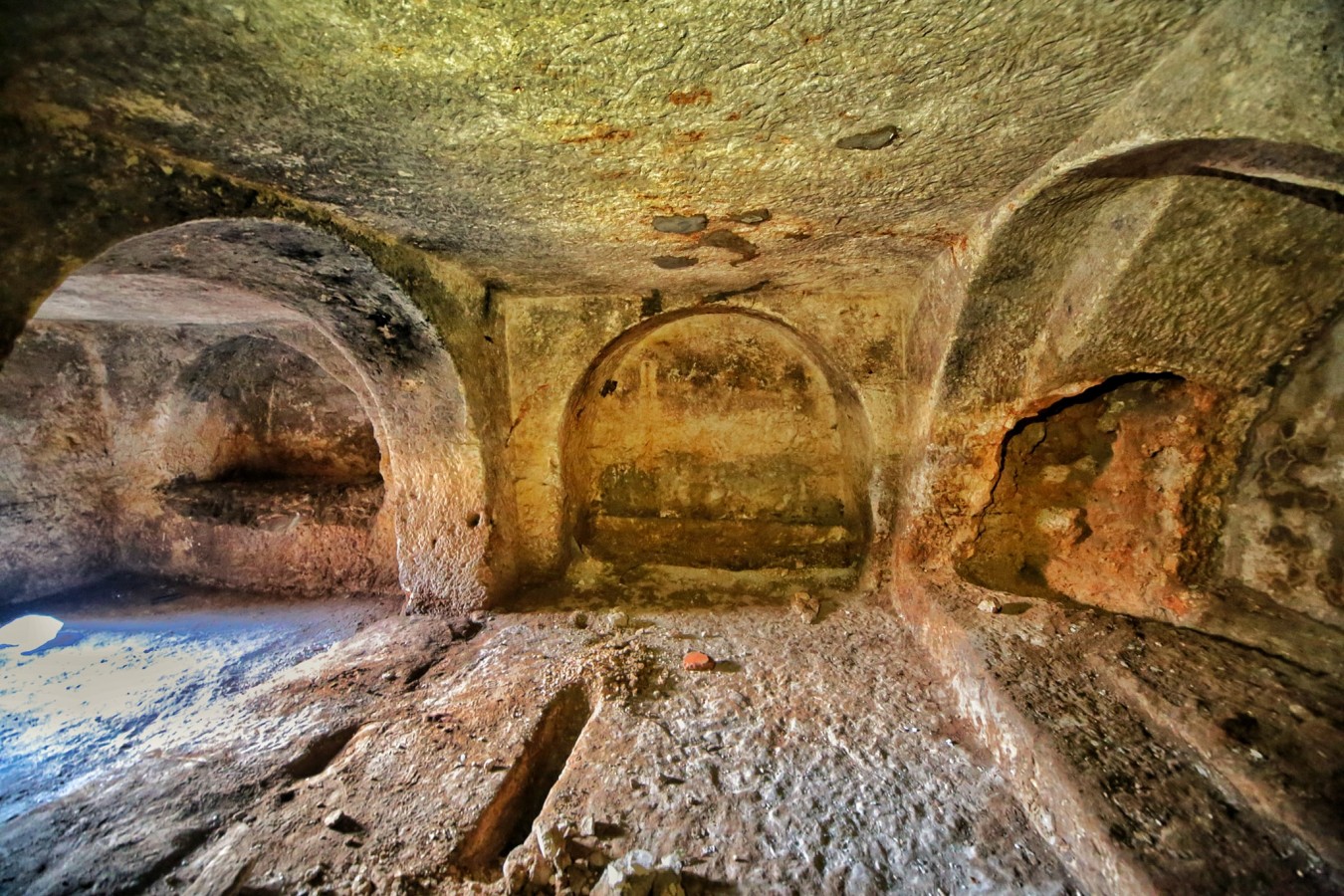 Şanlıurfa'da yeni kaya mezarlıkları bulundu