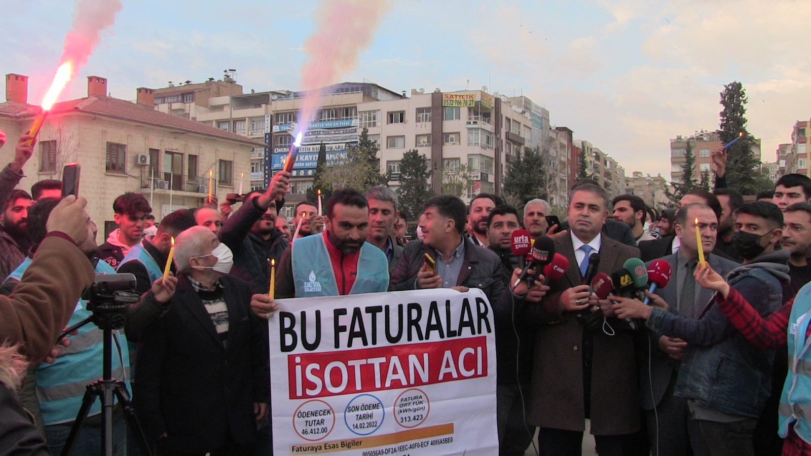 Şanlıurfa’da DEVA’dan ‘mumlu’ protesto